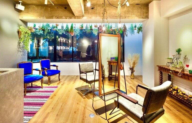 Lauren 千歳船橋店の写真 1