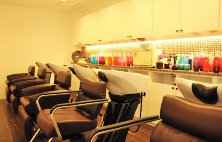 有限会社エム ワイ エーの求人 募集要項 常永駅 山梨県 美容室 代 40代まで幅広い年代が活躍中 入客多数 独立やキャリアアップも徹底的にサポートします Workcanvas