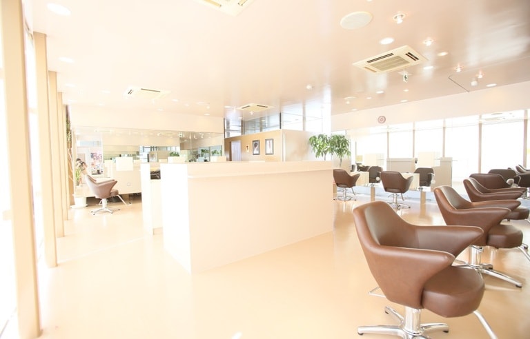 有限会社ビューティサロンエイゼットの求人 募集要項 川越駅 埼玉県 美容室 平均以上の好待遇 確かな技術を早期習得 教育環境と福利厚生が充実の 働きやすさ が自慢のサロン Workcanvas